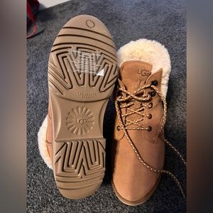 UGG Romely Heritage Lace Boot Size 8 Womens, Color Chestnut